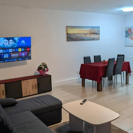 Alex Garden - Eg - Terrasse - Wlan Und Kueche Apartmán *