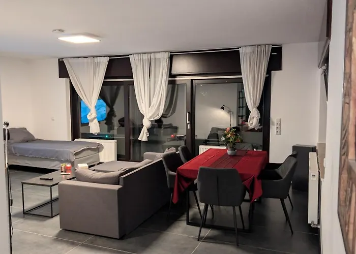 Alex Garden - Eg - Terrasse - Wlan Und Kueche Διαμέρισμα